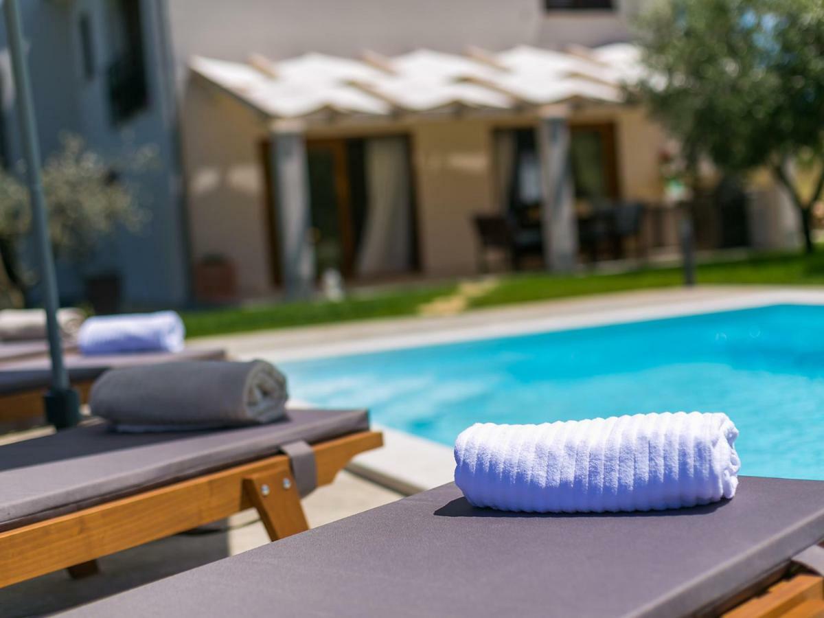 Pool Premium Apartment Vrsar Extérieur photo